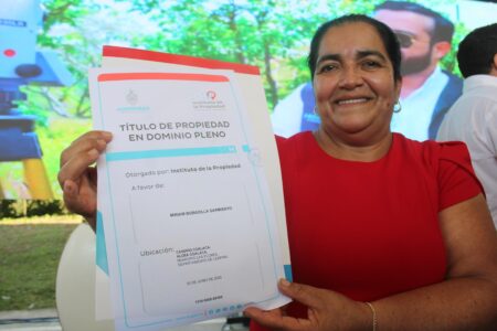 Gobierno entrega 995 títulos de propiedad en Las Flores y Lepaera tras 150 años de espera