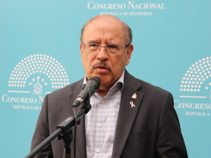 Vicepresidente del Congreso exige renuncia de consejera del CNE tras audios del MP