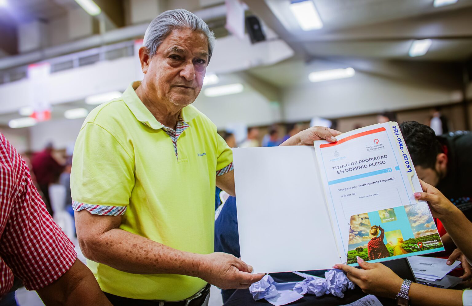 Gobierno de la Presidenta Castro entrega 3,500 títulos de propiedad en San Pedro Sula como parte del proceso de regularización territorial