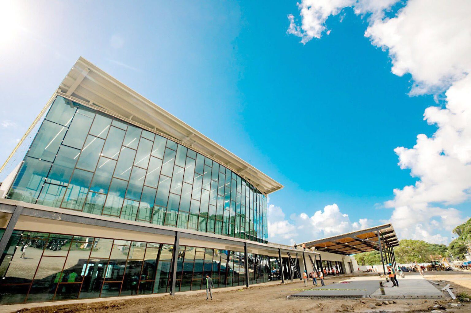 Avanza modernización del aeropuerto de Roatán