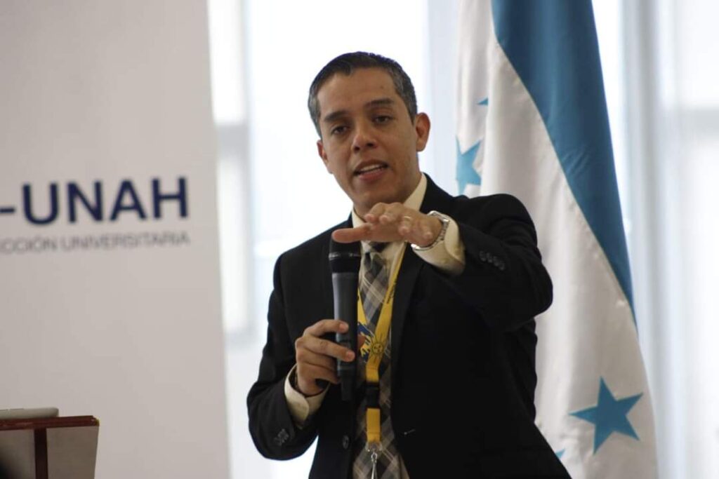 Odir Fernández advierte que políticos priorizan intereses propios