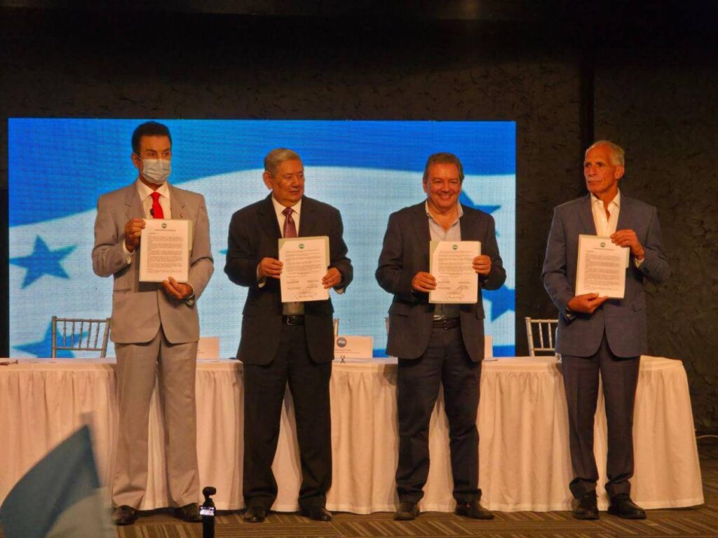 Oposición firma acuerdo por la defensa del voto