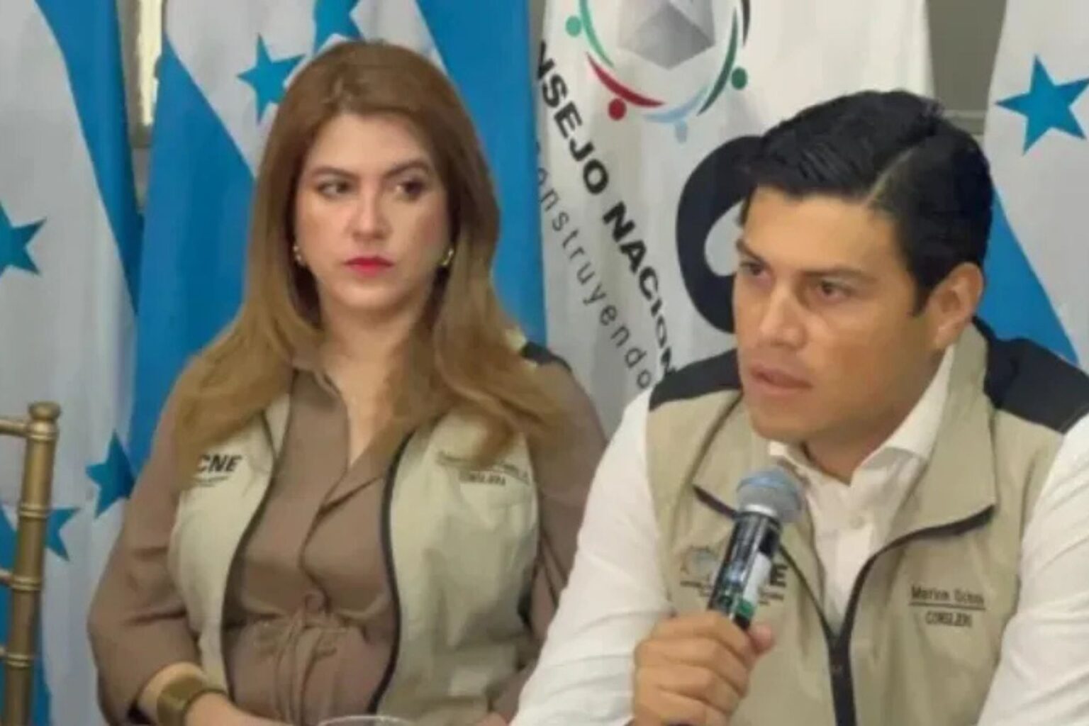 Cossette López tilda de charlatán a Marlon Ochoa