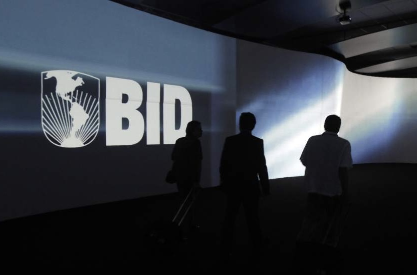 Asfura recibe felicitación del BID tras declaratoria oficial