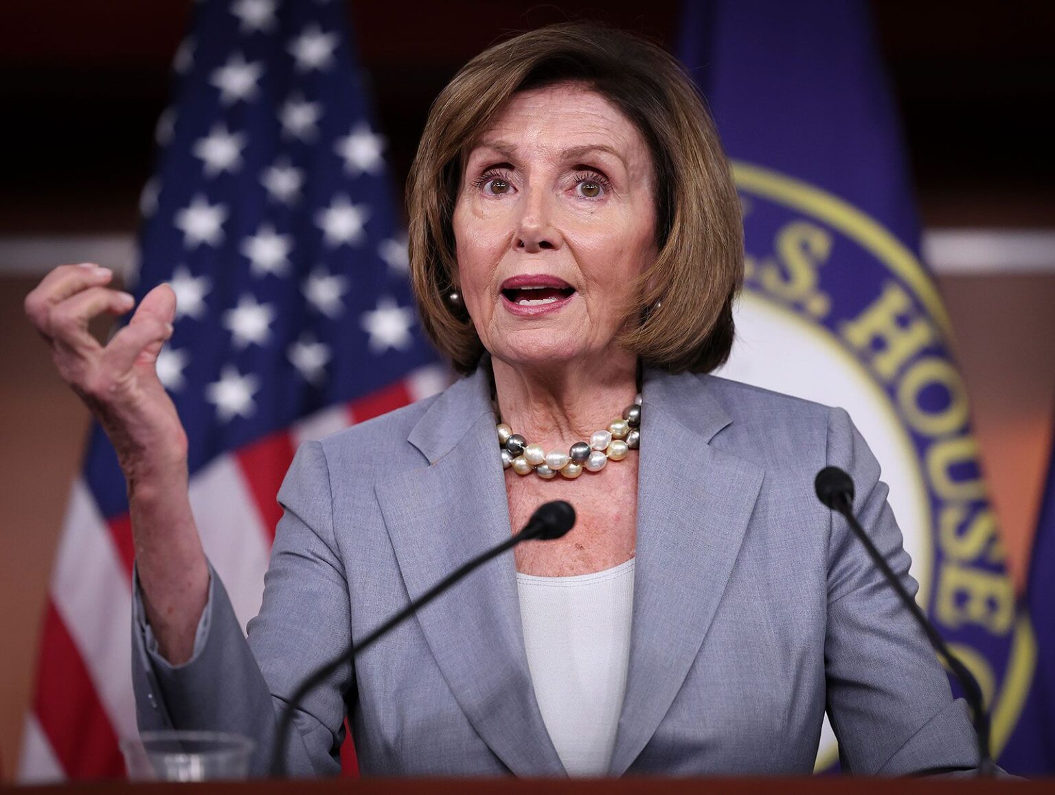 Nancy Pelosi critica el indulto de Trump a JOH